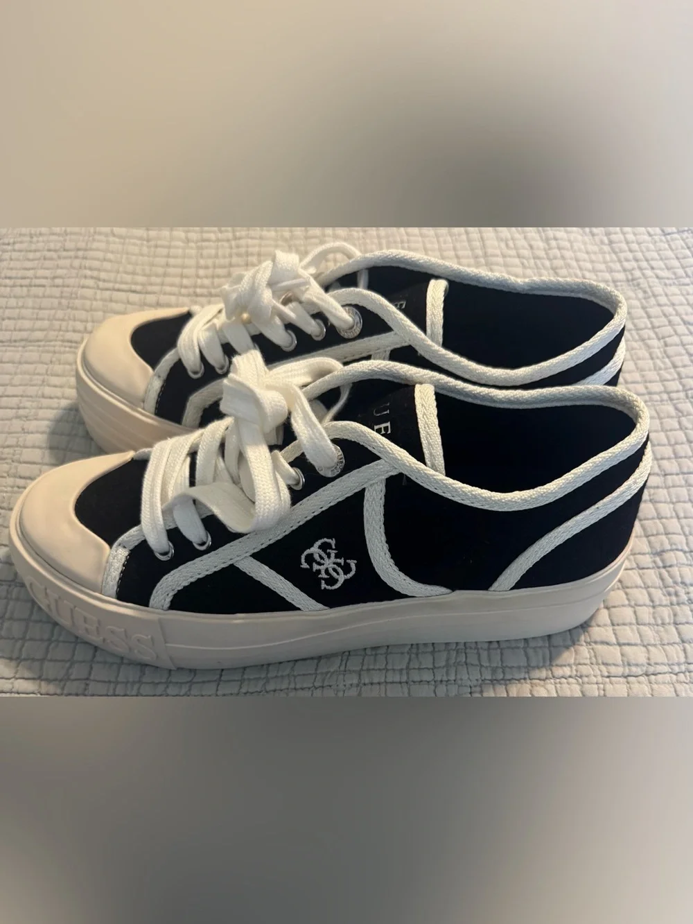 GUESS Women's Issah Branded Platform Lace-Up Sneakers NWOT